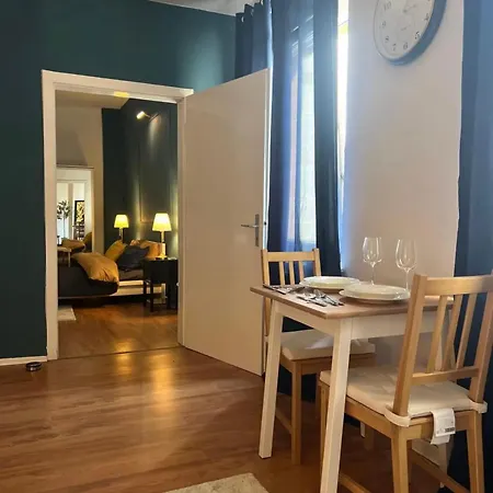 Luxury ,2 Room, Elite Location, 2 Lcd Tv ハノーファー